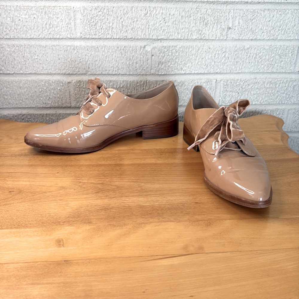 Louise Et Cie Women's Nude Patent Leather Oxfords "Adwin" Flats Size 9M/39 VGUC